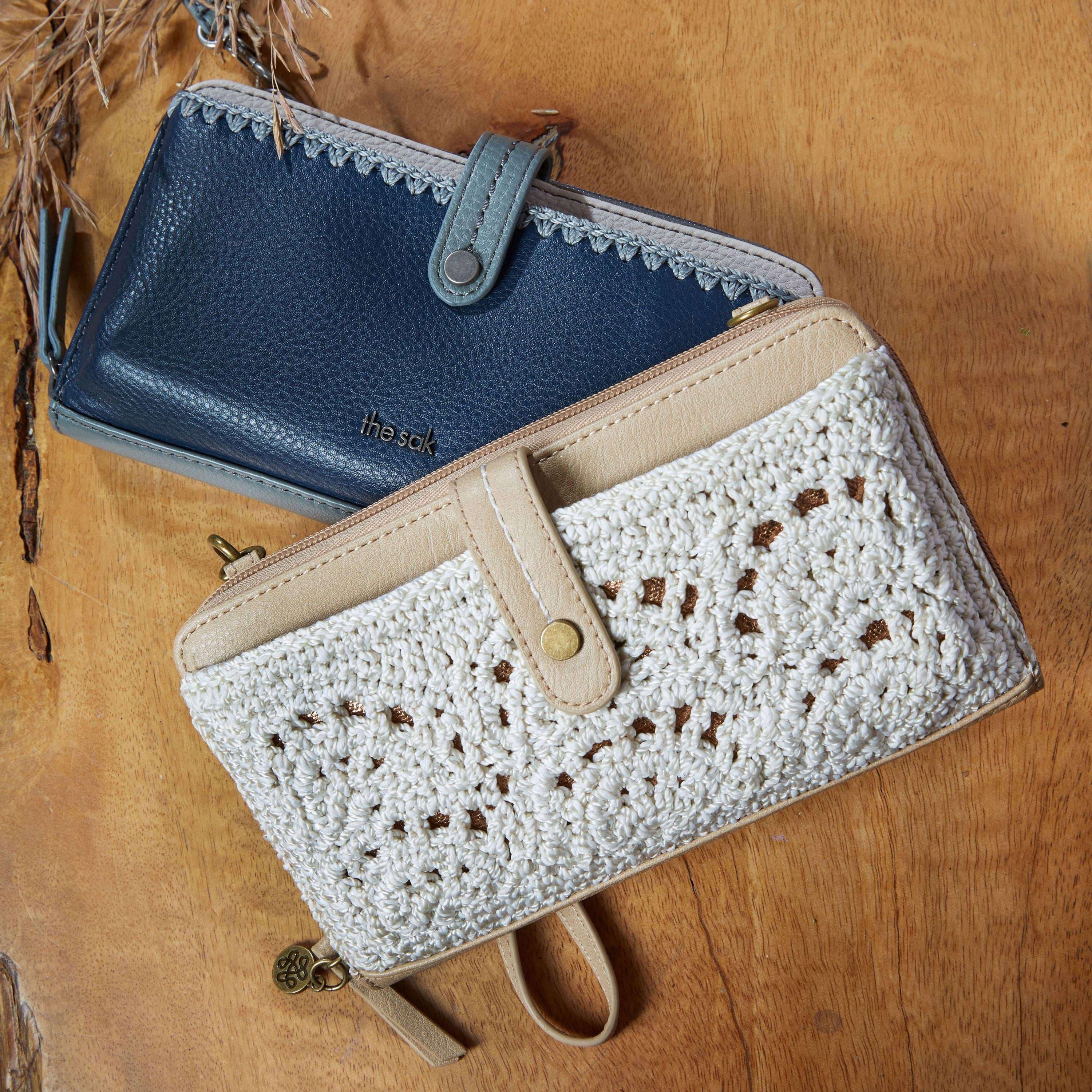 The Sak Iris Smartphone Wallet - Hand Crochet - Natural Fan