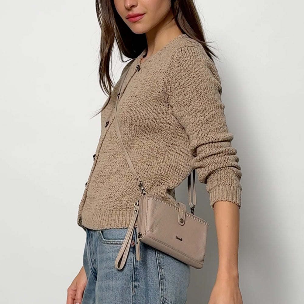 The Sak Iris Smartphone Wallet - Leather - Sand