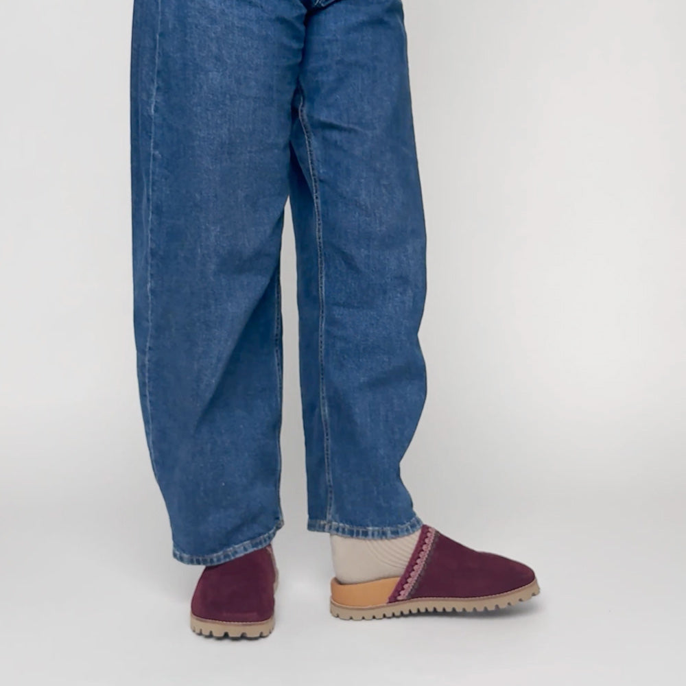 The Sak Bolinas Lug Sole Clog - Leather - Black Cherry Seminyak